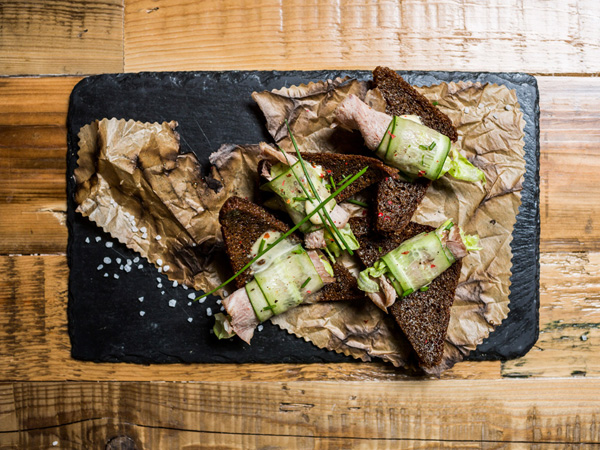 Ароматные ржаные гренки с бужениной